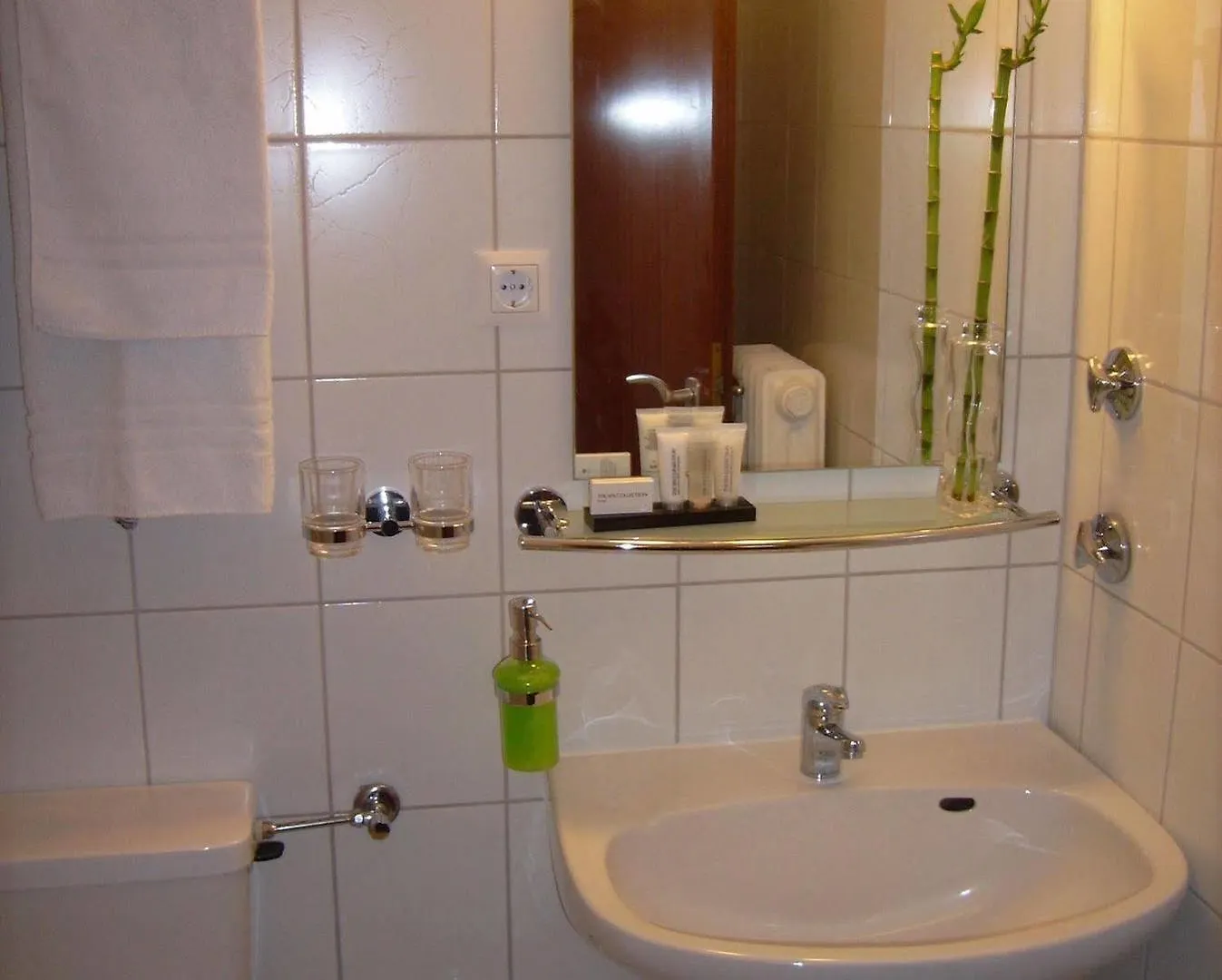 Eu Centralhotel Im Toennchen Dusseldorf 2*,  Germany